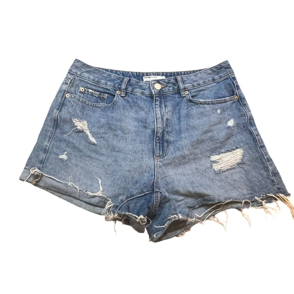 Women's Garage Denim Mom Jean Distressed Shorts‎ Size 30/11